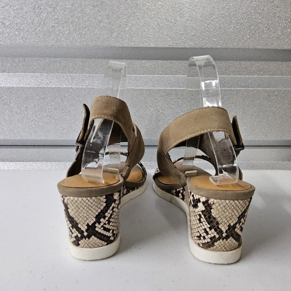 Crown Vintage Wedge Sandals‎ Womens 9.5 Taupe Snake Print Leather CV-AFRA Buckle